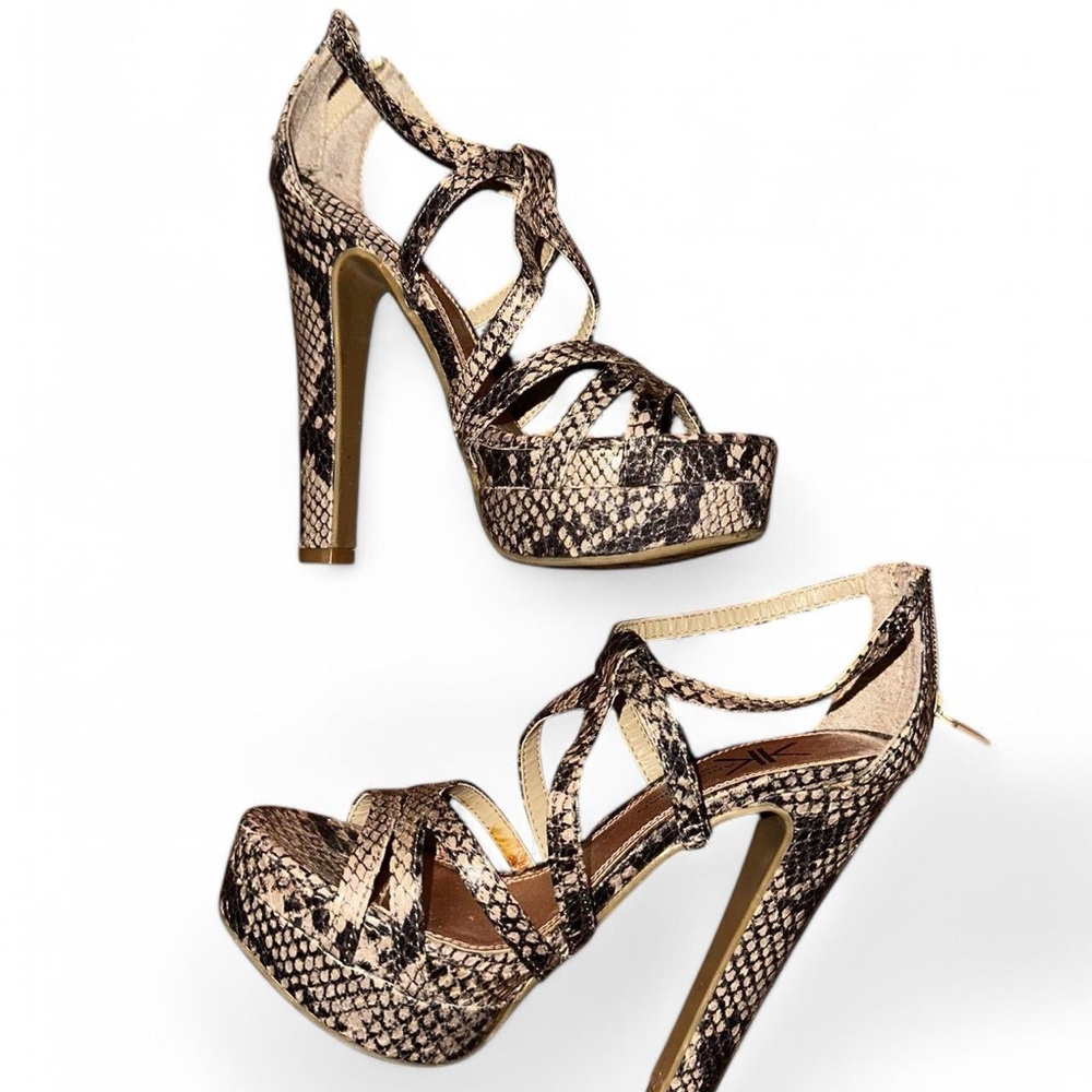 PLATFORM HEELS